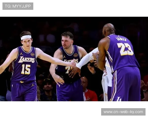 湖人詹姆斯与东契奇里夫斯同场152分钟 净效率值-9.6待优化